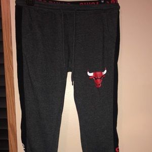 Chicago Bulls shirt and matching joggers.